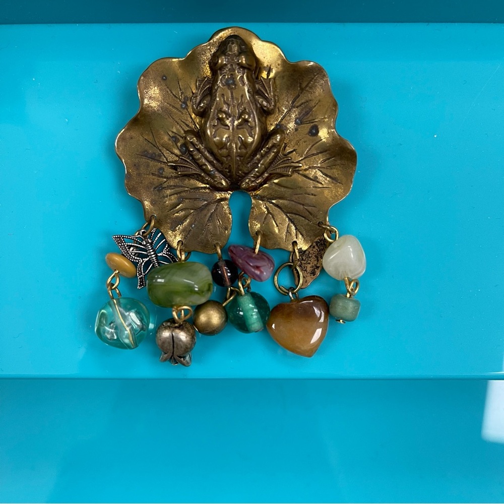 FROG LILY PAD | Gold Brassy Tone Frog Lovers Brooch Pin Dangly Glass Beads